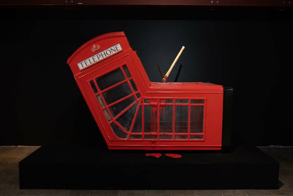 Banksy Vandalised Phone Box MUCA Jubiläumsausstellung