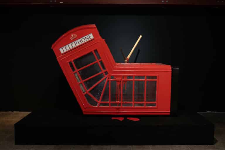 Banksy Vandalised Phone Box MUCA Jubiläumsausstellung