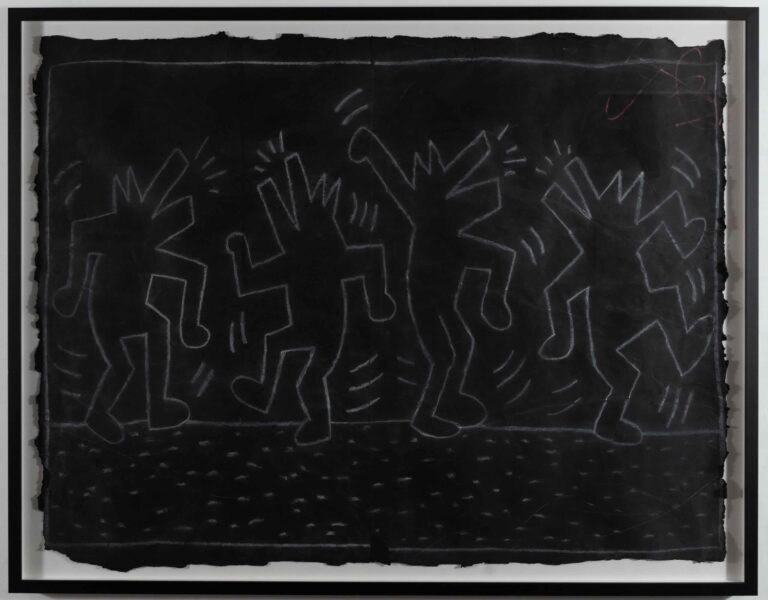 weiß auf schwarz "Subway Drawing" von Keith Haring in der 25 Ausstellung im MUCA München erleben