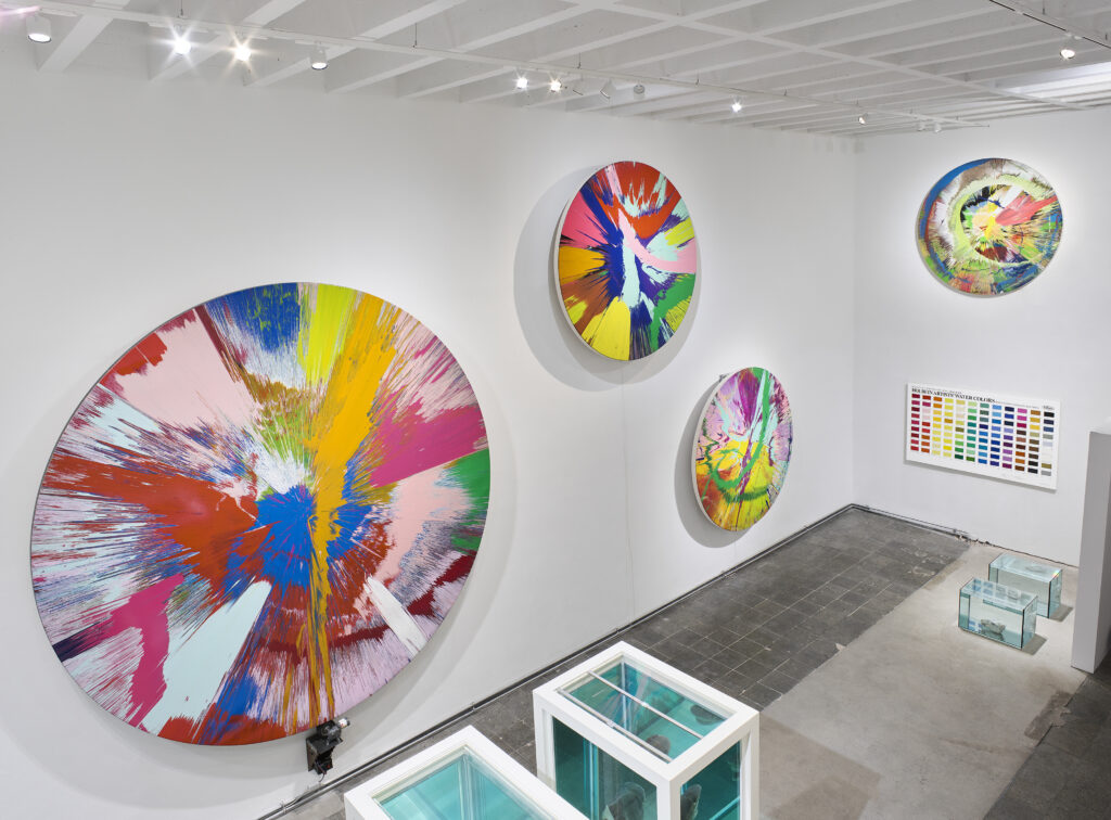 Damien Hirsts Spin Paintings im MUCA Museum München